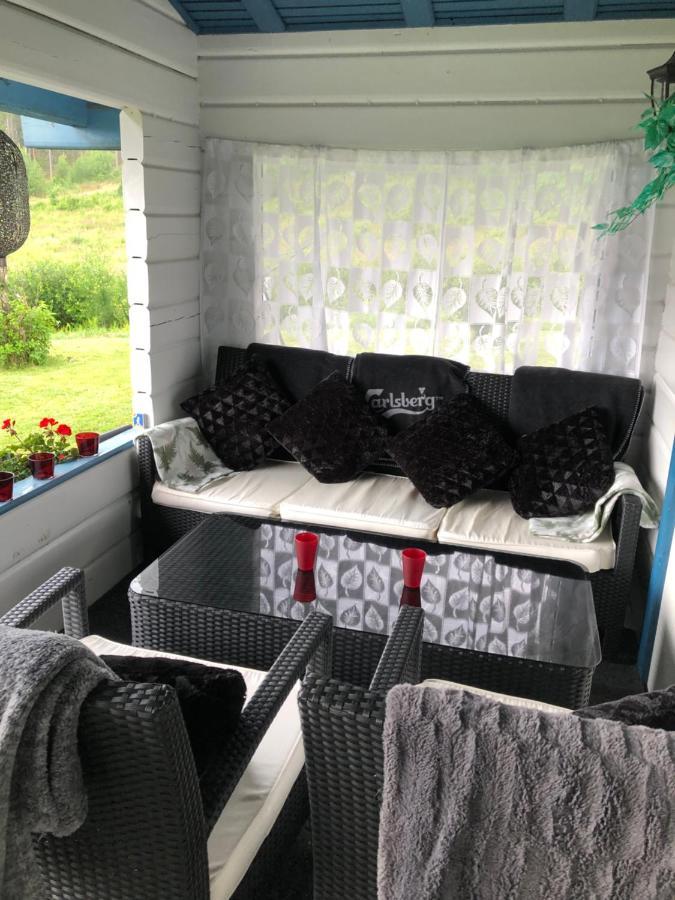 Mysig Timmerstuga Med Braskamin Naera Hovfjaellet 图什比 外观 照片