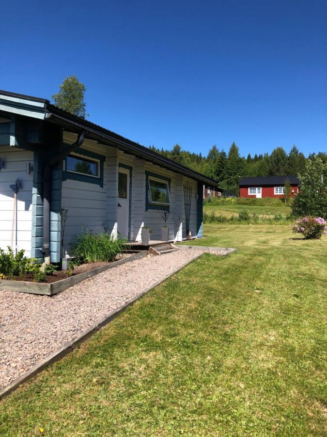 Mysig Timmerstuga Med Braskamin Naera Hovfjaellet 图什比 外观 照片
